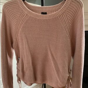 Cropped tie-side sweater